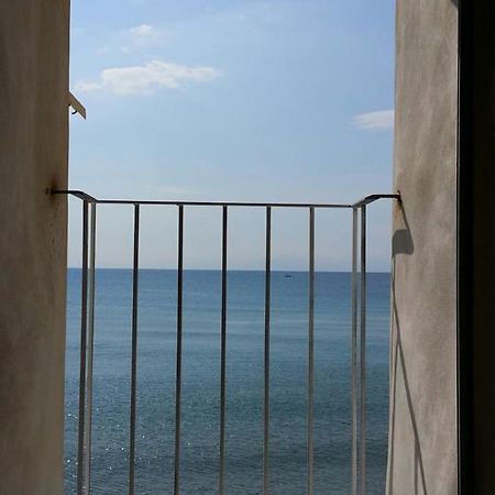 Balcone Sulla Spiaggia Чефалу Екстериор снимка